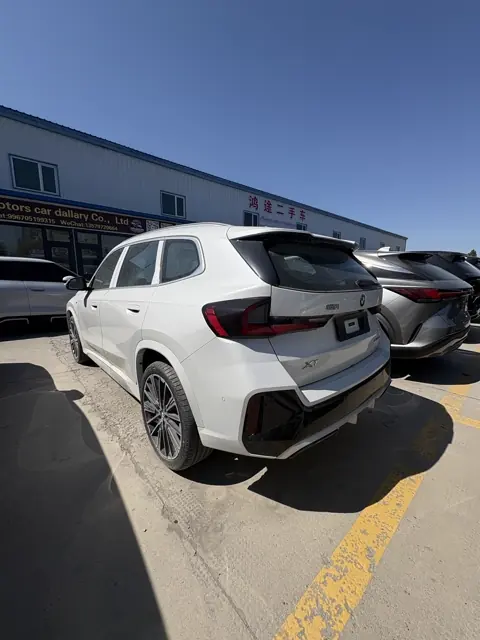 BMW X1 xDrive25Li side profile export vehicle