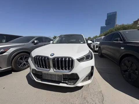BMW X1 xDrive25Li rear passenger space
