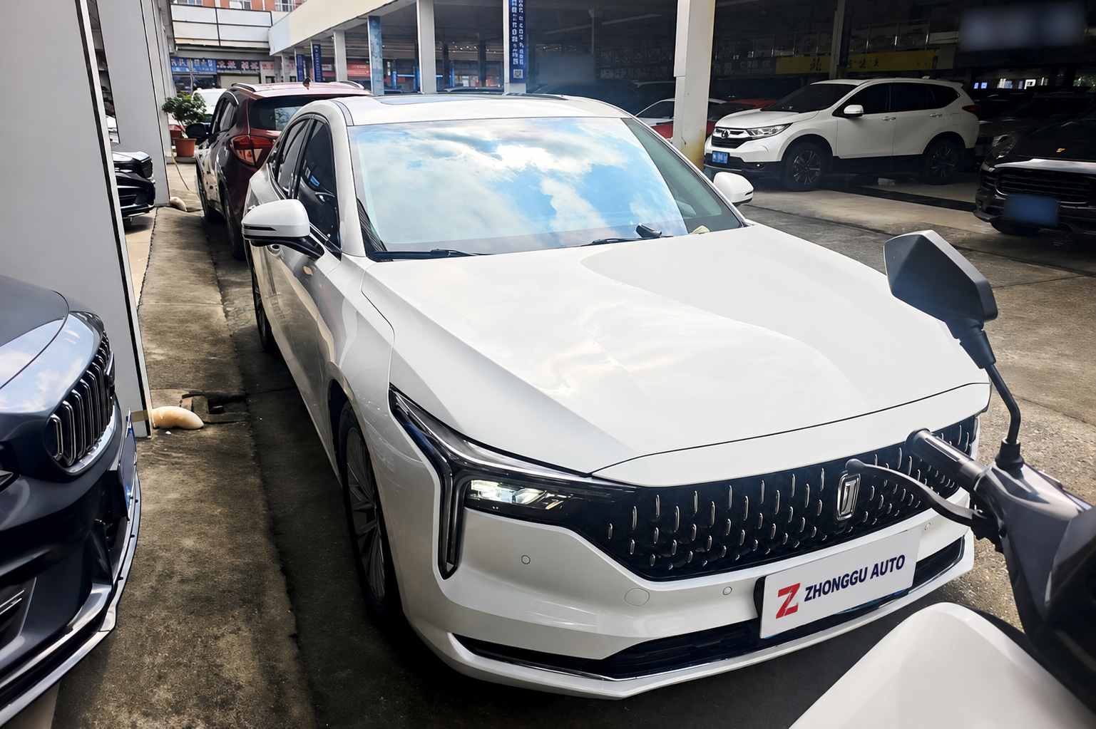 Used 2023 Bestune B70 1.5T 70th Anniversary Edition photo 2