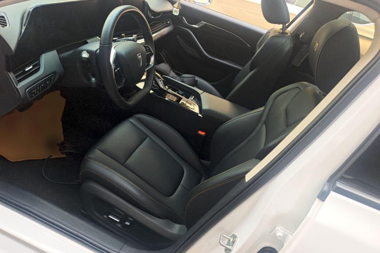 Used 2023 Bestune B70 1.5T 70th Anniversary Edition photo 5
