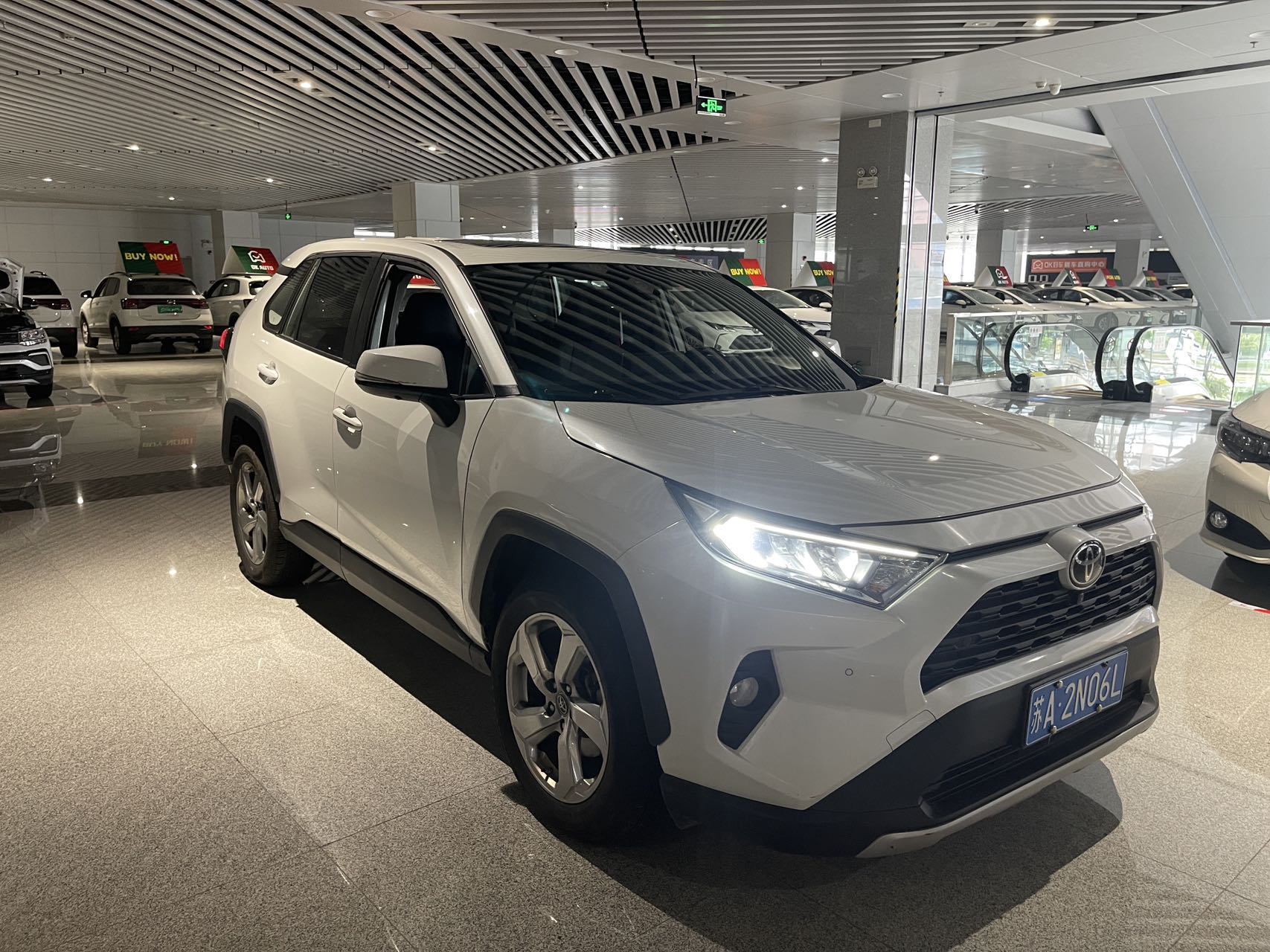 Toyota RAV4 2024 photo 2