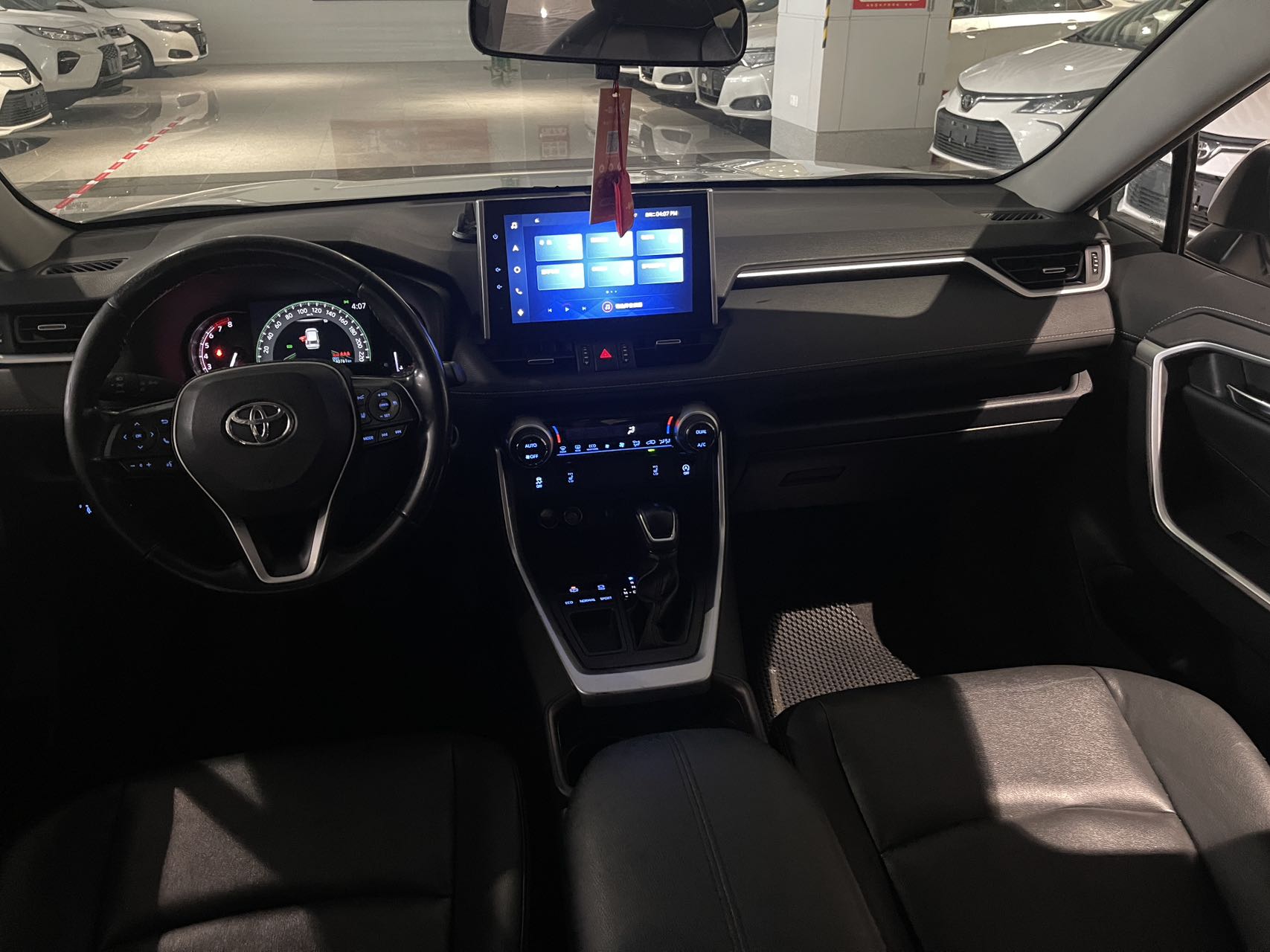 Toyota RAV4 2024 photo 6